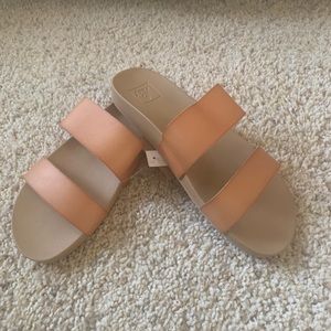 Reef Cushion Bounce Vista Sandals!! NWT ❤️
